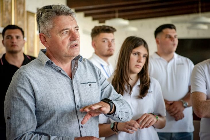 Știri de azi | Primarul celei mai bogate comune din România îl contrează pe Ilie Bolojan: Pachetul doi de măsuri va afecta grav comunitățile locale - Știri de azi | 