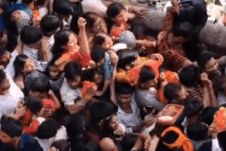 media-175360362579239100png - Știri de azi Știri de azi | VIDEO Tragedie într-un templu din India: șase morți după o busculadă provocată de un cablu electric rupt - Știri de azi |