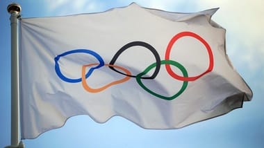 olympic-flagjpg - Știri de azi Știri de azi | Comitetul Olimpic şi Paralimpic al Statelor Unite interzice sportivelor transgen să participe la competiţii pentru femei - Știri de azi |