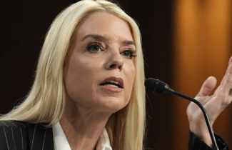 Știri de azi | Reuters: Două treimi dintre membrii biroului Departamentului Justiţiei care apărau în instanţă politicile lui Trump au demisionat. Posturile vacante sunt ocupate de persoane numite politic - Știri de azi | 