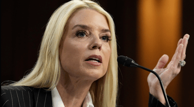pam-bondi-tw1png - Știri de azi Știri de azi | Reuters: Două treimi dintre membrii biroului Departamentului Justiţiei care apărau în instanţă politicile lui Trump au demisionat. Posturile vacante sunt ocupate de persoane numite politic - Știri de azi |