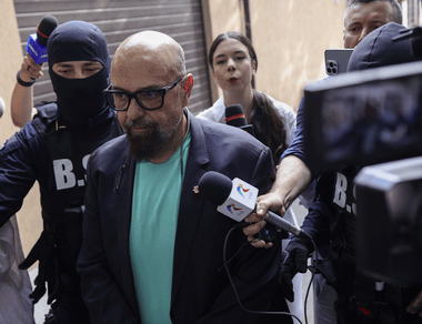 piedonepng - Știri de azi Știri de azi | Purtătorul de cuvânt al Guvernului, întrebat dacă Bolojan îl va schimba din funcţie pe preşedintele ANPC: Urmează a se vedea care vor fi acţiunile procurorilor în perioada următoare. Cazul va fi analizat şi premierul va lua o decizie - Știri de azi |