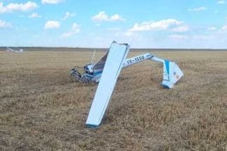 Știri de azi | UPDATE – Planor prăbuşit pe un câmp din judeţul Olt/ Pilotul, găsit încarcerat, a fost declarat mort/ Este vorba despre un tânăr de 24 de ani – FOTO, VIDEO - Știri de azi | 