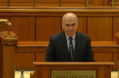 screenshot-2025-07-14-165312jpg - Știri de azi Știri de azi | Ilie Bolojan, la dezbaterea moţiunii de cenzură: Îi întreb pe colegii de la opoziţie, în afară de un exerciţiu politic, ce rost are această moţiune? Ar vrea dânşii să ne oprim şi să ne întoarcem de unde am plecat? - Știri de azi |