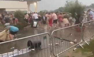 screenshot-2025-07-26-211249jpg - Știri de azi Știri de azi | Mai mulţi spectatori la un concert au slicitat sprijinul medicilor, copaci şi fire de curent căzute, în urma unei furtuni care a avut loc la Timişoara - Știri de azi |