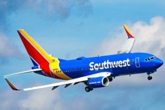 southwest-hawker-hunter-twjpg - Știri de azi Știri de azi | Un avion aparţinând companiei americane Southwest Airlines ”plonjează” 100 de metri, pentru a evita o coliziune în zbor cu un avion supersonic de tip Hawker Hunter. Doi membri ai echipajului, răniţi. Incidentul, la zece minute de la decolare de la Burbank - Știri de azi |