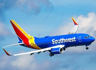 Știri de azi | Un avion aparţinând companiei americane Southwest Airlines ”plonjează” 100 de metri, pentru a evita o coliziune în zbor cu un avion supersonic de tip Hawker Hunter. Doi membri ai echipajului, răniţi. Incidentul, la zece minute de la decolare de la Burbank - Știri de azi | 