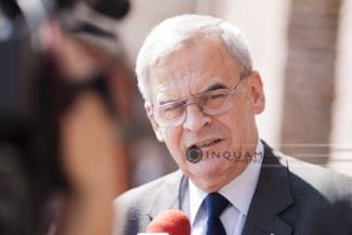 tokes-inq-cornel-putanjpg - Știri de azi Știri de azi | Tusvanyos – László Tőkés: Problema transilvană este prima şi cea mai importantă teză a dialogului româno-maghiar, de la care nu trebuie să cedăm. Esenţa sa poate fi rezumată astfel – pentru teritoriile pierdute, cerem drepturi, adică autonomie - Știri de azi |