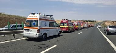 Știri de azi | UPDATE – Planul roşu de intervenţie activat în judeţul Constanţa, în urma unui accident în care au fost implicate 6 maşini, produs între Medgidia şi Cernavodă / Trei persoane cu leziuni minore, transportate la spital – FOTO - Știri de azi | 