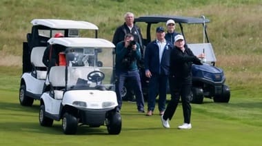 Știri de azi | Trump joacă golf sâmbătă în Scoţia, păzit de lunetişti de elită la Turnberry, o zonă transformată de poliţie şi armată într-o fortăreaţă cu puncte de control. Manifestaţii împotriva sa în mai multe oraşe scoţiene - Știri de azi | 