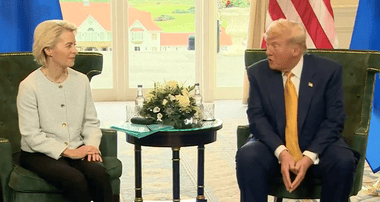 trump-von-der-leyenpng - Știri de azi Știri de azi | Întâlnirea dintre Trump şi Von der Leyen a început în încercarea de a se ajunge la un acord comercial între UE şi SUA. Preşedintele american: Şansele sunt 50-50 să ajungem la o înţelegere - Știri de azi |