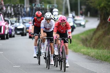 Știri de azi | Turul Franţei feminin 2025: O spectatoare a murit în timpul etapei a doua - Știri de azi | 