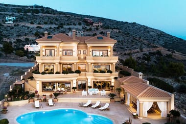 vila-grecia-plahotniuc-propertylistings-ft-com-via-rise-moldovajpg - Știri de azi Știri de azi | RISE Moldova: Fugarii Vladimir Plahotniuc şi Constantin Ţuţu locuiau în Grecia într-o vilă exclusivistă. Ce au confiscat poliţiştii la percheziţii - Știri de azi |