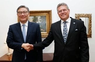 wang-wentao-maros-sefcovic-twjpg - Știri de azi Știri de azi | China protestează ”solemn” pe lângă UE faţă de al 18-lea pachet de sancţiuni impuse Rusiei, care vizează două bănci chineze, cu o zi înaintea unei vizite a lui Costa şi von der Leyen la Beijing - Știri de azi |