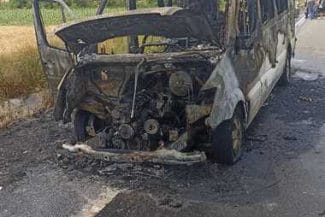 whatsapp-image-2025-07-14-at-15-13-02jpg - Știri de azi Știri de azi | Botoşani: Un microbuz cu 9 persoane a luat foc pe DN 29 D – FOTO - Știri de azi |