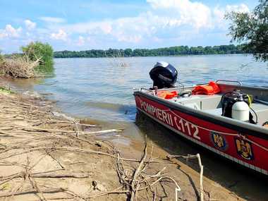 Știri de azi | UPDATE – Două persoane căutate în Dunăre, în judeţul Giurgiu / Cinci persoane, între care un copil de 9 luni, au intrat în apă şi au ajuns la un moment dat într-o zonă cu apă adâncă şi curenţi puternici / Căutările au fost oprite - Știri de azi | 