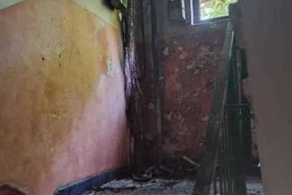 whatsapp-image-2025-07-26-at-16-09-48jpg - Știri de azi Știri de azi | Vaslui: Zeci de persoane evacuate dintr-un bloc de locuinţe din Bârlad, în urma unui incendiu provocat cel mai probabil de o ţigară aruncată aprinsă pe casa scării – FOTO - Știri de azi |