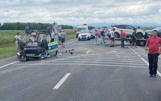 Știri de azi | Timiş: Accident cu trei maşini, între care o autospecială de Poliţie / O persoană este încarcerată / A fost chemat elicopterul SMURD - Știri de azi | 