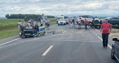 Știri de azi | Timiş: Accident cu trei maşini, între care o autospecială de Poliţie / O persoană este încarcerată / A fost chemat elicopterul SMURD - Știri de azi | 