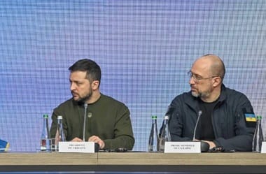 zelenski-smihal-twjpg - Știri de azi Știri de azi | Zelenski îl nominalizează pe Denîs Şmîhal în funcţia de ministru al Apărării, după nominalizarea lui Svîrîdenko premier în cadrul primei remanieri mari a Guvernului. Umerov urmează să devină ambasadorul Ucrainei la Washington, anunţa el săptămâna trecută - Știri de azi |