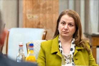 Știri de azi | Incredibil. Ligia Deca a impus un preot ortodox la șefia Colegiului German Goethe din București - Știri de azi | 