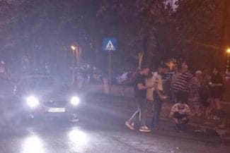 Știri de azi | Poliţist implicat într-un accident rutier, pe o stradă din Ploieşti/ Autoturismul condus de agentul aflat în timpul liber a lovit un bătrân care traversa strada pe trecerea pentru pietoni - Știri de azi | 