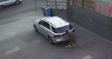 Știri de azi | Fost angajat al unei spălătorii auto din Bucureştil reţinut pentru comiterea mai multor infracţiuni – A sustras o maşină din spălătorie, dar şi numere de înmatriculare provizorii şi a condus maşina, deşi nu are permis – VIDEO - Știri de azi | 