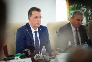 Știri de azi | Moşteanu, despre proiectul privind pensionarea magistraţilor: S-au schimbat anumite lucruri. Eu mi-aş fi dorit o variantă mai clară, mai radicală. Magistraţii se pensionează la 47 de ani, dacă eram magistrat, deja eram pensionat de 4 ani şi ceva - Știri de azi | 