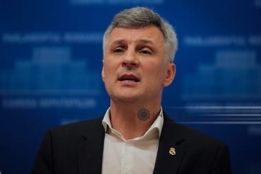 Știri de azi | Zamfir (PSD): Dacă tot propune ministrul Czeke restructurarea cabinetelor miniştrilor şi secretarilor de stat, de ce nu se desfiinţează şi cabinetele vicepremierilor care au portofolii? Posturile, înfiinţate pentru persoane gen Cristian Seidler (USR) - Știri de azi | 