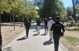 Știri de azi | Ziua Independenţei în Moldova: Liderul unui partid prorus şi alţi indivizi, duşi la poliţie după ce ar fi intenţionat să blocheze coloanele oficialilor europeni. Mai mulţi cetăţeni, inclusiv jurnalişti, au primit mesaje de ameninţare cu moartea - Știri de azi | 