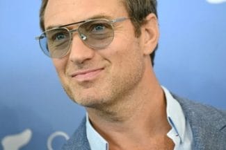 Știri de azi | Jude Law spune la Mostra că nu i-a fost frică să se strecoare în pielea lui Vladimir Putin în “Le mage du Kremlin” - Știri de azi | 