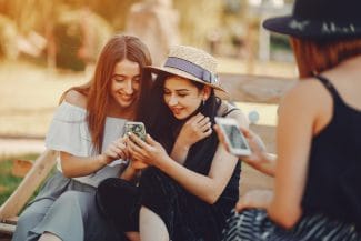 Știri de azi | Tinerii din Generația Z par mai bătrâni: stilul de viață digital și stresul accelerează procesul - Știri de azi | 