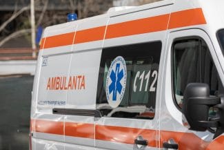 Știri de azi | UPDATE Copil de 3 ani a căzut de la etajul 3 al unui bloc din Câmpulung: A fost dus de urgență la spital - Știri de azi | 