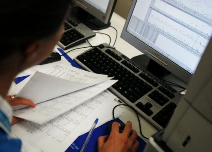 Știri de azi | Guvernul taie din cel mai subdimensionat sistem: ‘România intră în blocaj administrativ!’. Sindicatele din administrație, revoltă împotriva planului Bolojan - Știri de azi | 