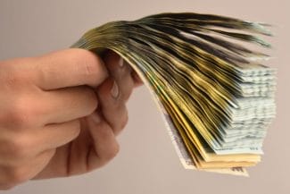 Știri de azi | Salariul mediu net crește ușor în iunie: Plus 31 de lei față de luna precedentă - Știri de azi | 