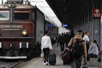 Știri de azi | CFR SA nu mai suspendă trenurile operate de CFR Călători şi Transferoviar pentru neplata TUI - Știri de azi | 