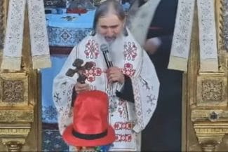 media-175507441299830300jpg - Știri de azi Știri de azi | VIDEO Slujbă cu surprize. ÎPS Teodosie, surprins de un clovn: ‘Sărut mâna!’ - Știri de azi |