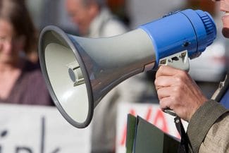 Știri de azi | Protest în fața Prefecturii din Sfântu Gheorghe: Sindicatele cer salarii decente și pensii corecte - Știri de azi | 