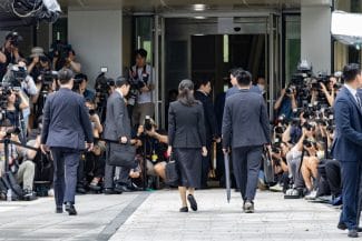 Știri de azi | O fostă primă doamnă a fost arestată pentru corupție: Soțul ei a fost demis și este în arest - Știri de azi | 