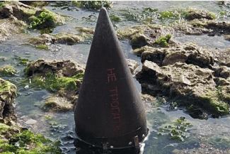 Știri de azi | Panică pe litoralul românesc: O sferă metalică cu inscripții rusești a fost găsită în apă. Turiștii au fost evacuați - Știri de azi | 