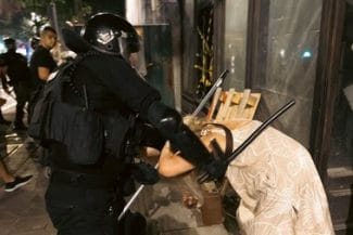 politie-serbia-xjpg - Știri de azi Știri de azi | Escaladare majoră în Serbia. Confruntări între susţinători ai partidului de guvernământ şi protestatari antiguvernamentali. Poliţia a intervenit în forţă, preşedintele Vucic denunţă implicarea unor puteri străine – VIDEO - Știri de azi |