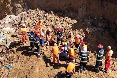 santierjpg - Știri de azi Știri de azi | Inspectoratul Teritorial de Muncă şi Parchetul de pe lângă Tribunalul Buzău fac anchete în cazul morţii unui muncitor pe pe un şantier unde se lucra pentru amenajarea unui spaţiu de servicii pe autostrada A7 - Știri de azi |