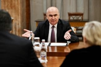 Știri de azi | Bolojan, despre prezenţa lui Adrian Năstase şi a Vioricăi Dăncilă în China: Două persoane fizice, chiar dacă au fost demnitari, au libertatea să facă ceea ce consideră de cuvinţă / Această imagine nu angajează sub nicio formă România - Știri de azi | 