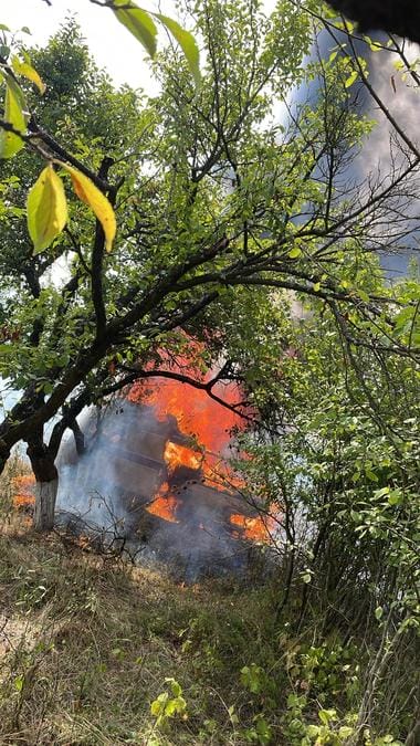 22fdd973-df10-4034-a9a0-0e36dd3000dajpg - Știri de azi Știri de azi | Vâlcea: Un incendiu de vegetaţie uscată s-a extins pe o suprafaţă de patru hectare şi a distrus o rulotă – VIDEO - Știri de azi |