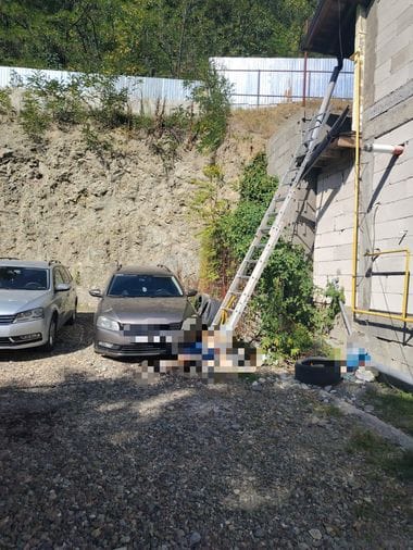 Știri de azi | Neamţ: Angajat al unei firme de telecomunicaţii, mort după ce a căzut de la o înălţime de cinci metri - Știri de azi | 