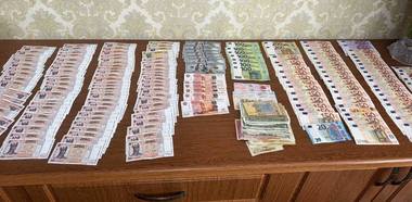 Știri de azi | Zeci de percheziţii au avut loc în Republica Moldova într-un dosar de finanţare electorală ilegală. Viceprimarul din Comrat, capitala Găgăuziei, a fost reţinut împreună cu alte trei persoane suspectate de coruperea alegătorilor - Știri de azi | 