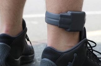 Știri de azi | Serbia – Doi cetăţeni străini suspectaţi că ar fi vrut să transmită Chinei secrete militare americane şi-au scos brăţările electronice şi au dispărut - Știri de azi | 