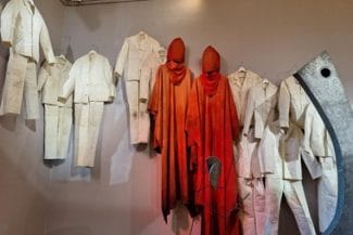 costum-kantorjpg - Știri de azi Știri de azi | Obiectele teatrale ale lui Tadeusz Kantor, în expoziţie la Muzeul Naţional de Artă Contemporană din Bucureşti - Știri de azi |