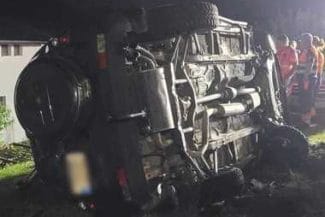 dd6f185a-2e55-43d9-b9dd-85308bf3a3fajpg - Știri de azi Știri de azi | Cluj: Un tânăr de 20 de ani a murit şi altul a fost rănit, după ce maşina în care se aflau a intrat în gardul unei case şi s-a răsturnat în curtea acesteia - Știri de azi |