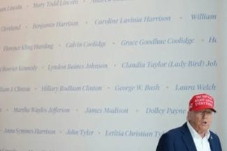 Știri de azi | Zvonuri despre starea sănătăţii şi moartea lui Trump persistă, în pofida dezminţirilor, după o săptămână neobişnuită de ”dietă” mediatică. NewsGuard: începând de vineri, 104.000 de menţiuni ale hashtagului ”Trump dead” au generat 35,3 milioane de vizualiz - Știri de azi | 